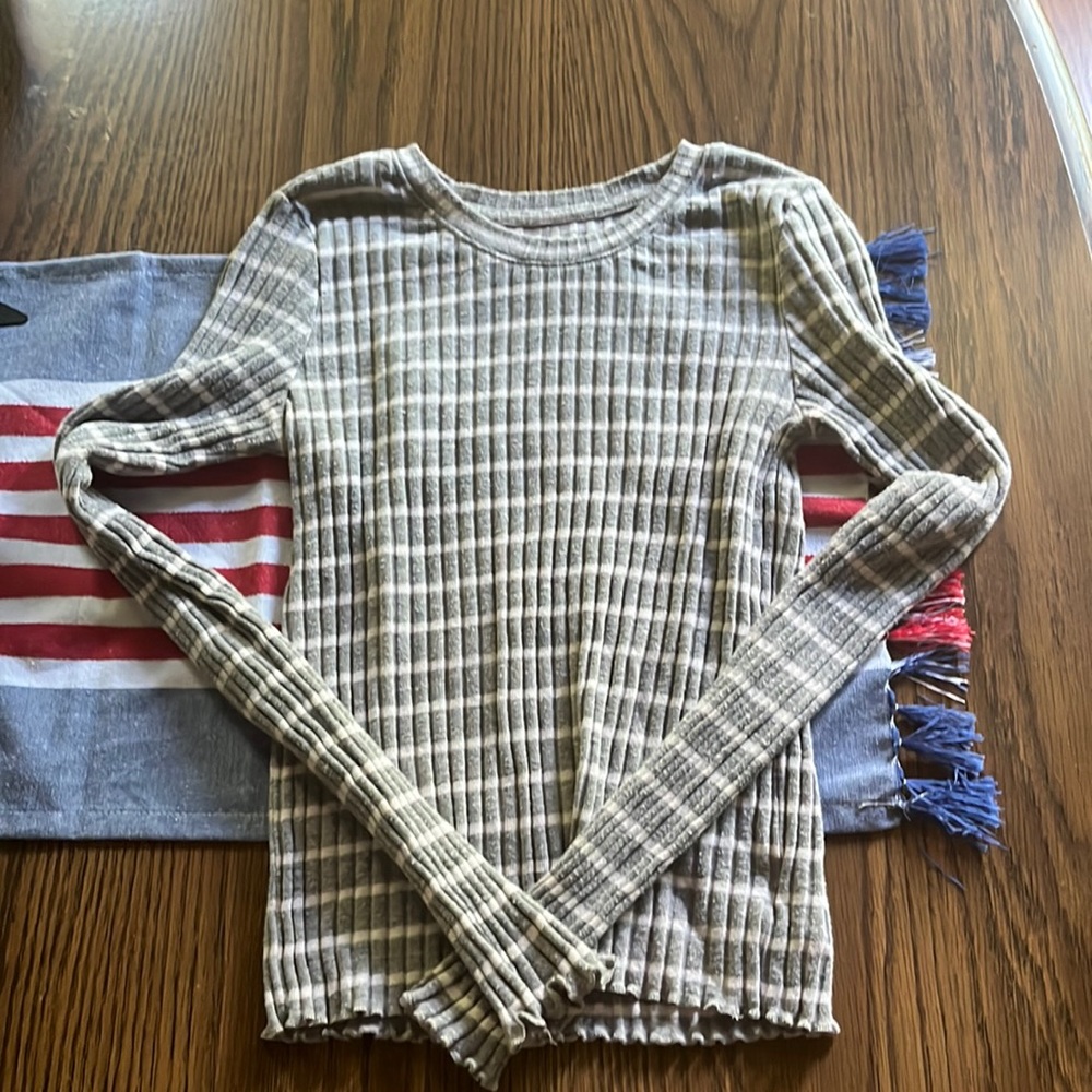 long sleeve cropped shirt